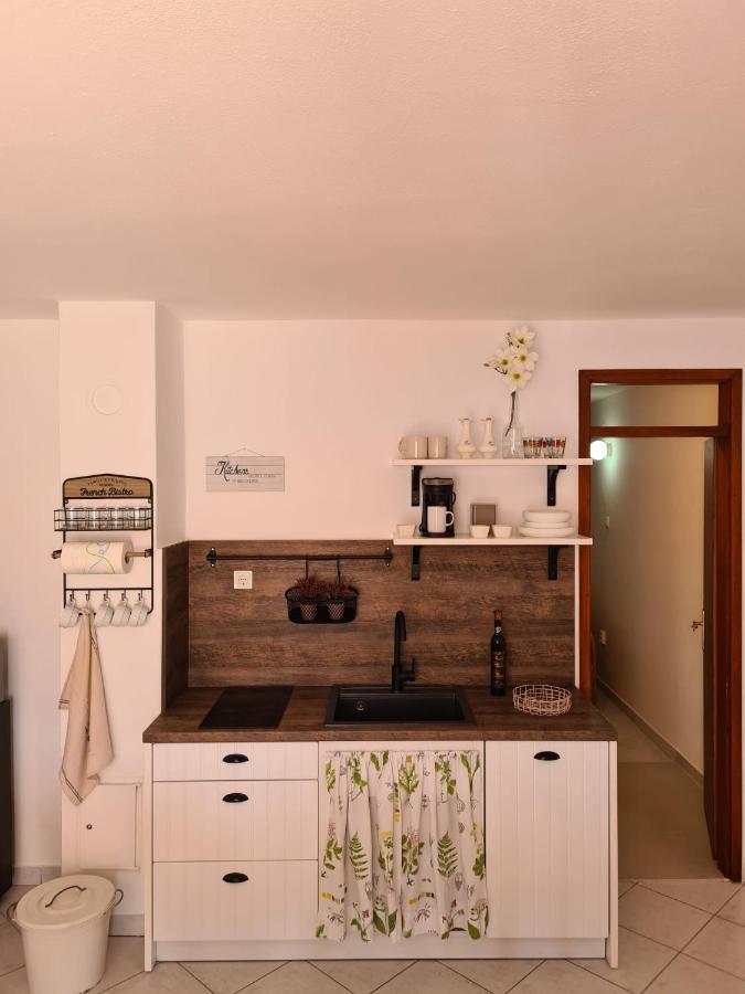 Apartmani More Komarna Eksteriør billede