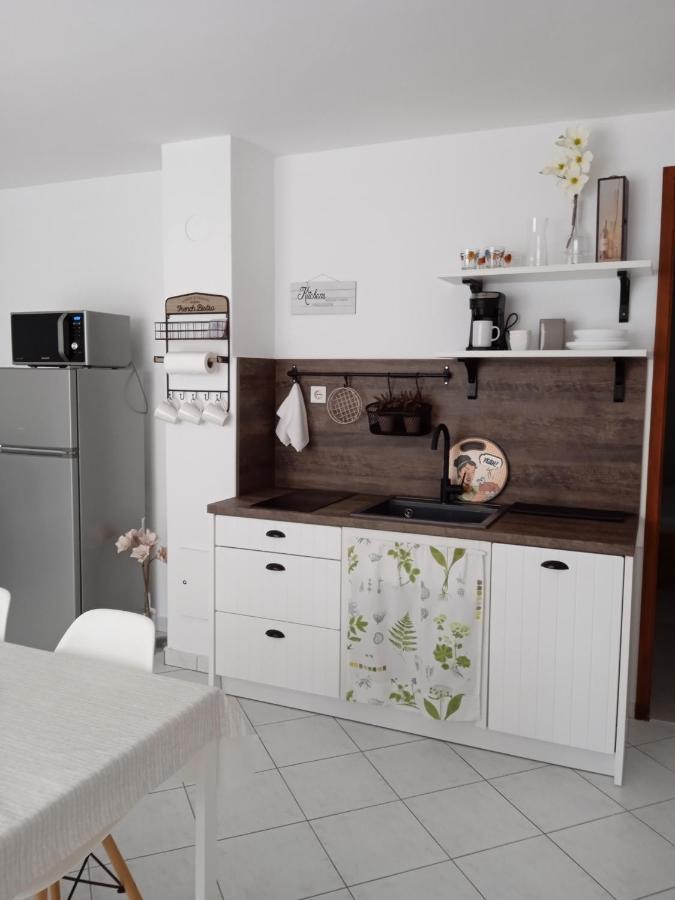 Apartmani More Komarna Eksteriør billede