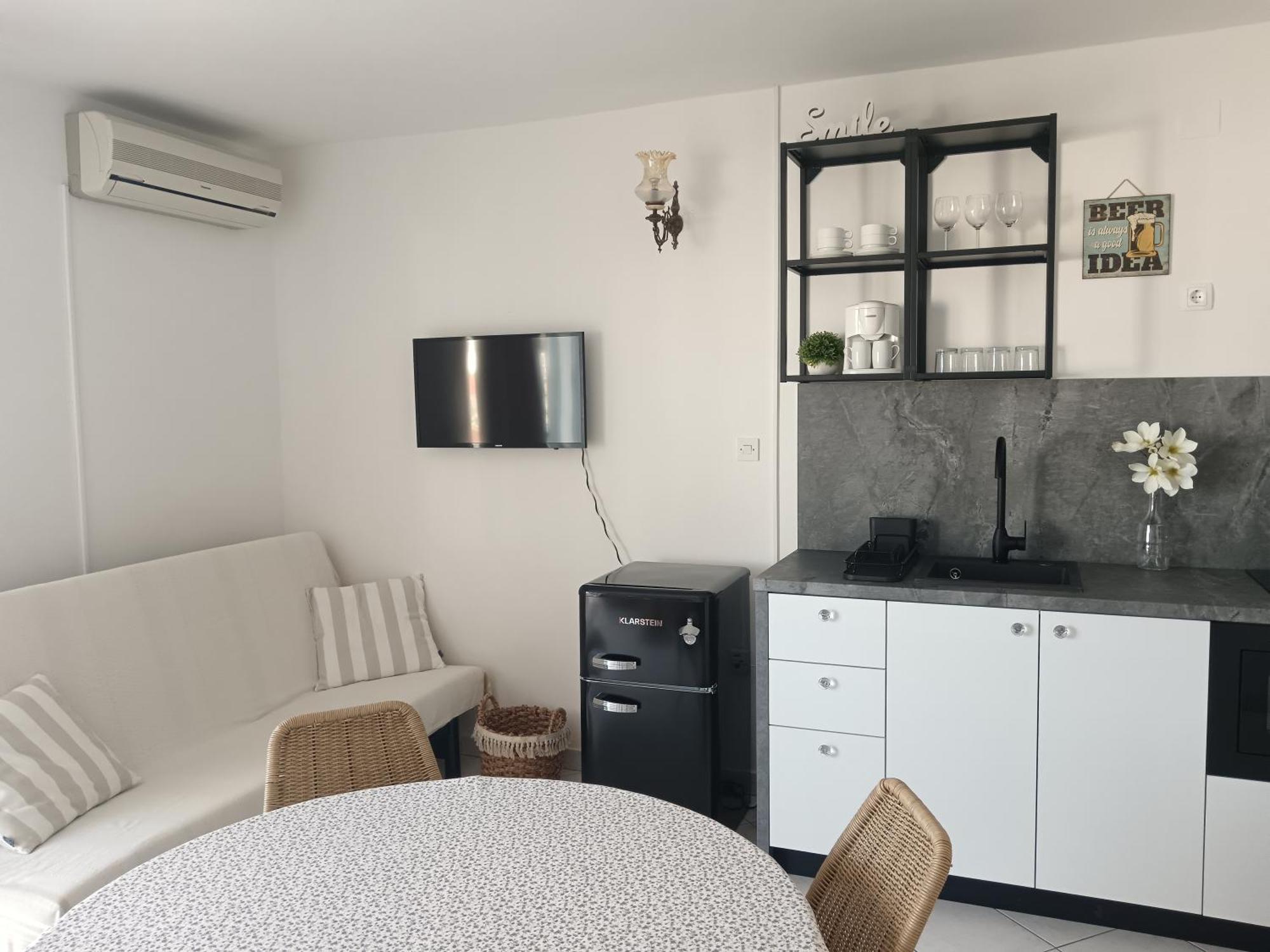 Apartmani More Komarna Eksteriør billede